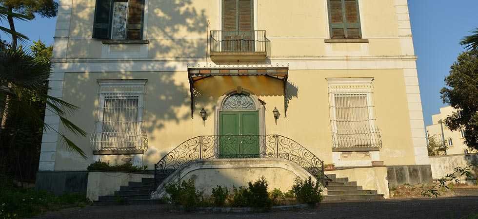 dimora-vende-villa-vesuviana-facciata-esterna