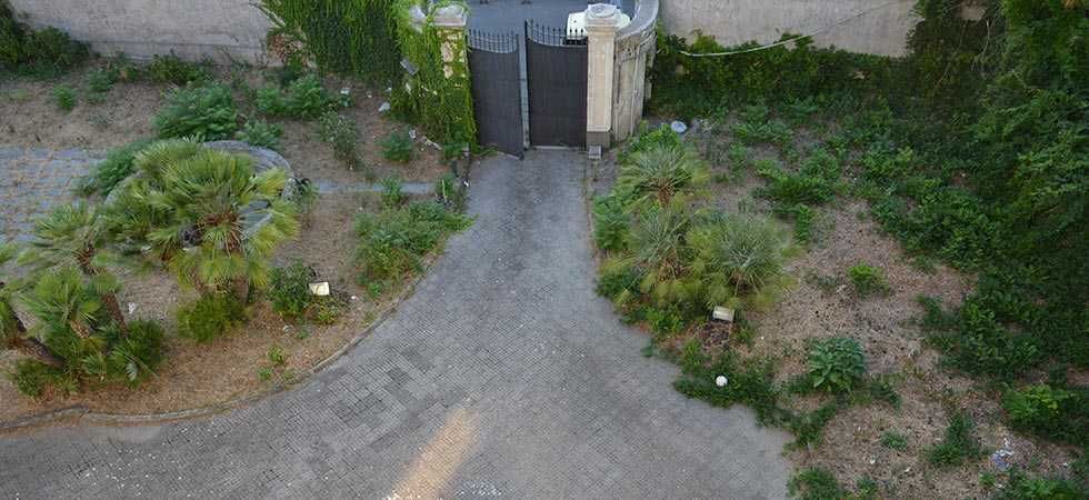 dimora-vende-villa-vesuviana-ingresso-giardino
